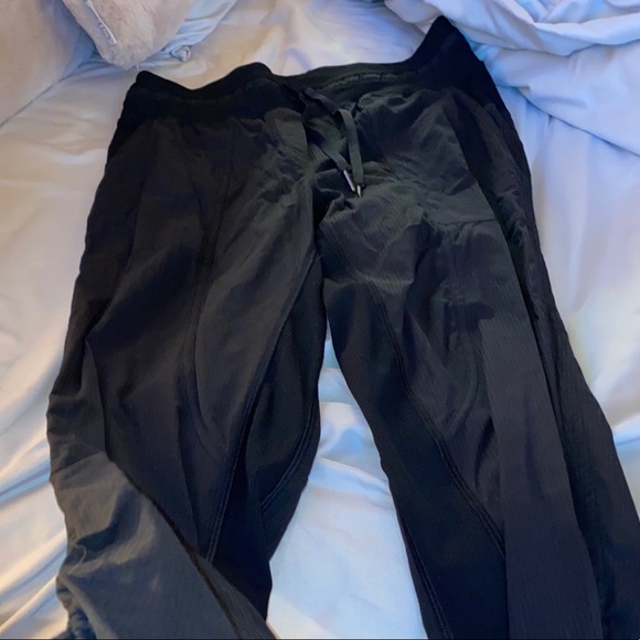LULULEMON DANCE STUDIO PANTS!!!😍🖤 - Picture 2 of 4